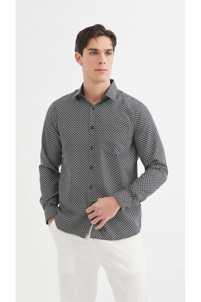 Chemise à motifs en confort fit