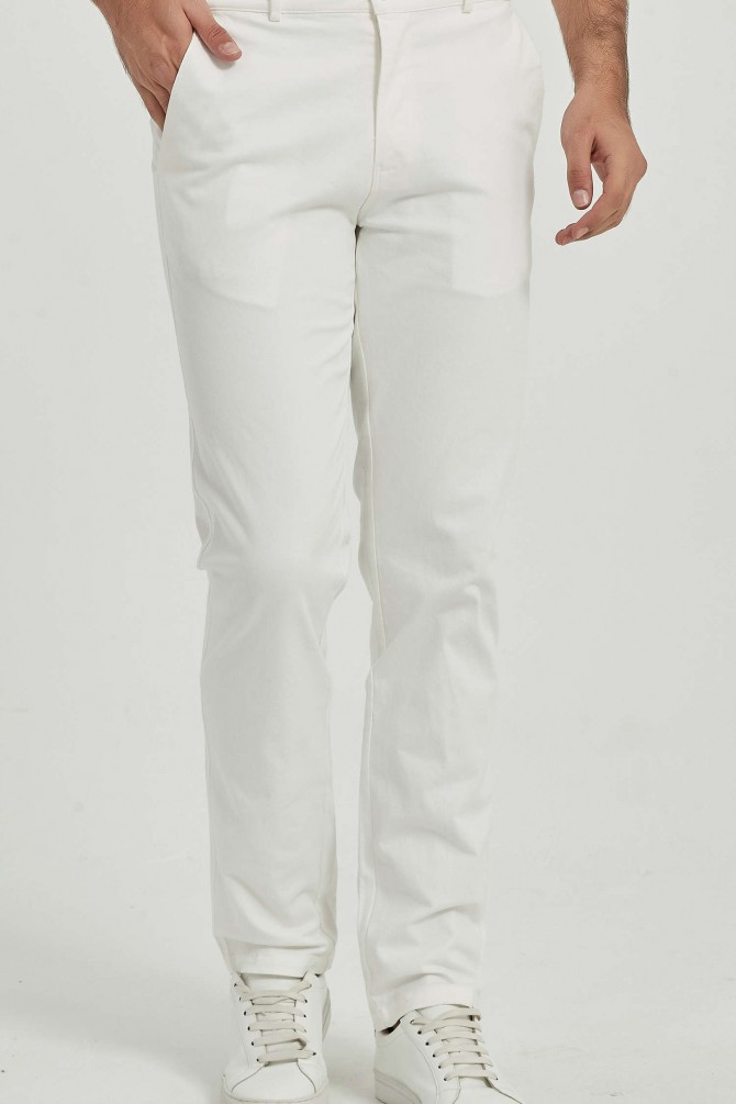 Pantalon chino coupe ajustée