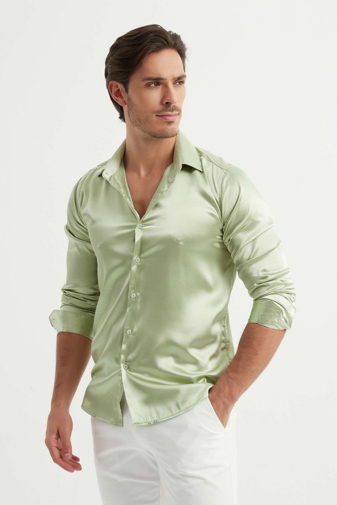 Chemise satinée coupe ajustée