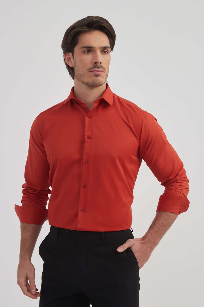 Chemise unie coupe droite effet satiné