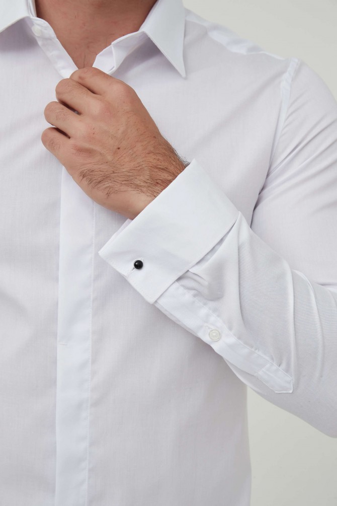 Chemise blanche à poignets mousquetaires en slim fit