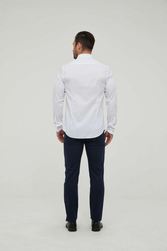 Chemise blanche à poignets mousquetaires en slim fit