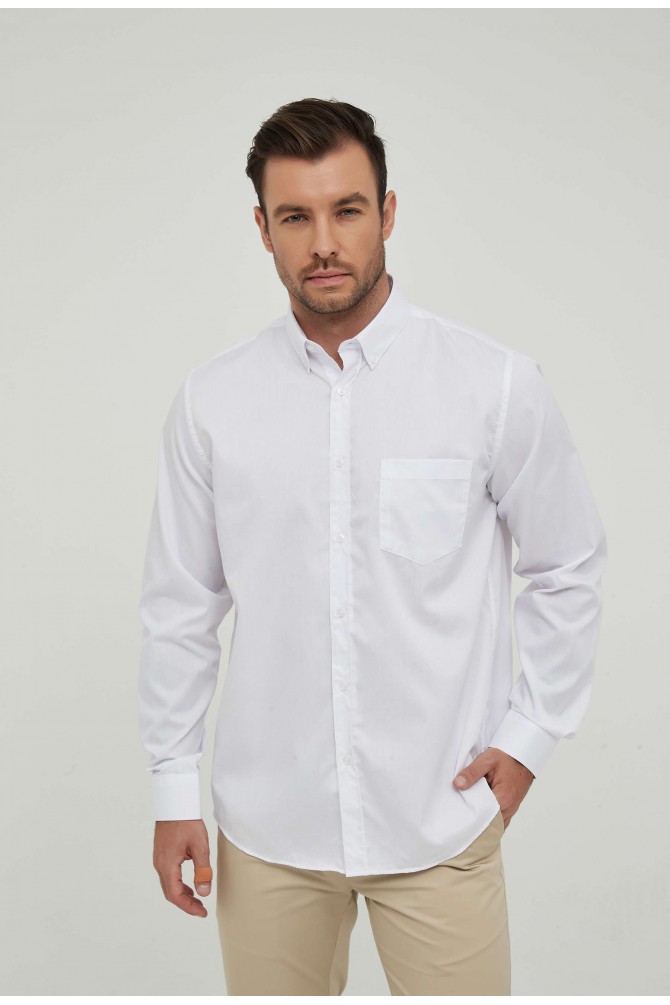 Chemise blanche à col boutonné en coupe confort